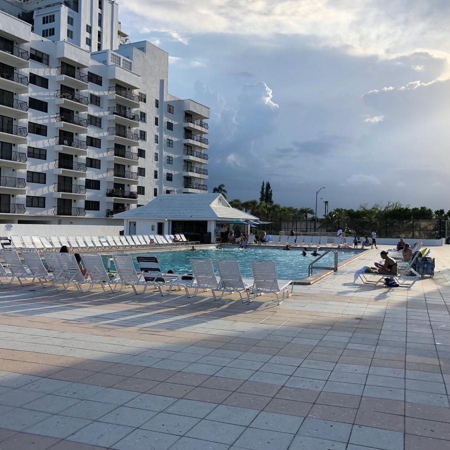 Ocean Front Studio Units マイアミビーチ エクステリア 写真